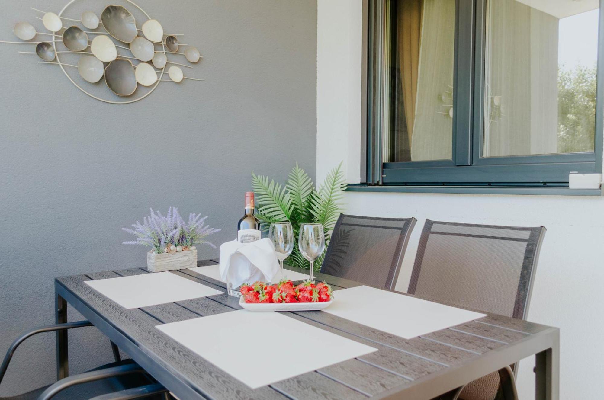 La Dolce Vita Apartment โตรกีร์ ภายนอก รูปภาพ